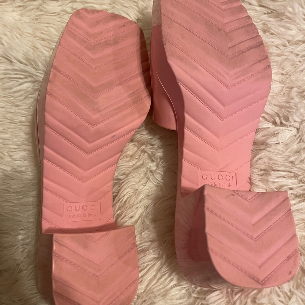 Gucci Rubber Logo Platform Slide Sandal - Picture 5 of 6